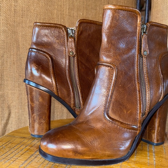 Frye Sylvia Piping Bootie Boots Soft Vintage Leather & Double Side Zipper Sz 8.5 - Picture 2 of 12
